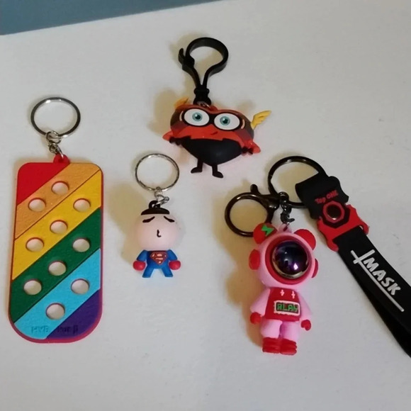Random keychain lot - Picture 1 of 2